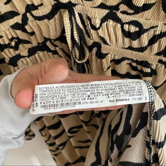 Zara Neutral Zebra Tiger Animal Print Pattern Pleated Panel Dress Size Medium - Picture 4 of 7